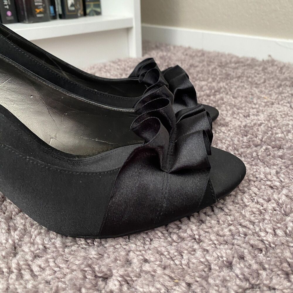 NINA Black Ruffle Satin Formal Bridesmaid Evening Ruffle Open Toe Heels Size 10 - Picture 6 of 13